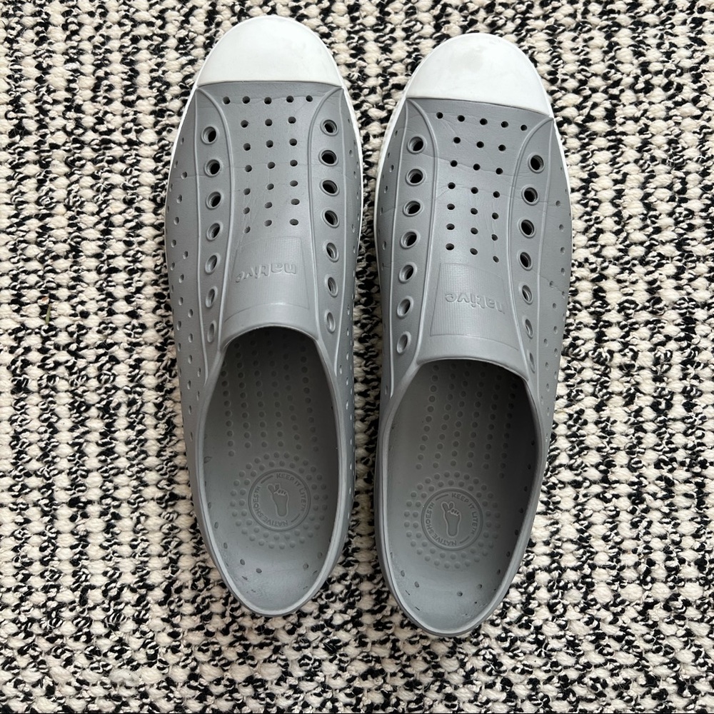 Native men's size 10